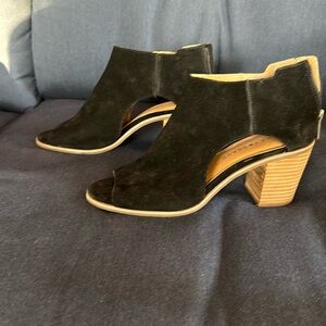 Lucky Brand suede peep toe bootie. Black. Size 7.5 medium 2 1/2 inch heel.